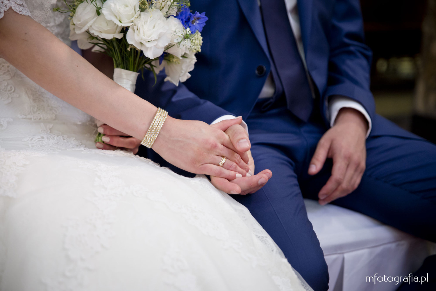 fotografia pary młodej na ślubie